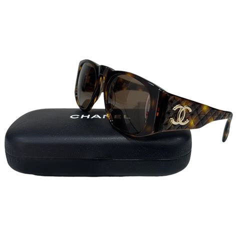 occhiali da sole chanel con scritta laterale|Chanel eyewear online shop.